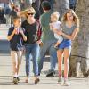 L'actrice Reese Witherspoon emmène ses enfants Ava, Deacon, et Tennessee déjeuner à Westwood, le 20 décembre 2013