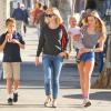 Reese Witherspoon s'offre une virée à Westwood avec ses enfants Ava, Deacon, et Tennessee, le 20 décembre 2013