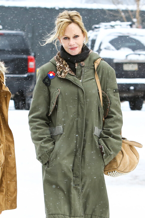 Melanie Griffith radieuse sous la neige à Aspen, Colorado, le 21 décembre 2013.