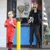 Gwen Stefani, enceinte, son mari Gavin Rossdale et leurs fils Kingston et Zuma achètent des glaces a "Baskin Robbins" à Brentwood, le 22 décembre 2013.