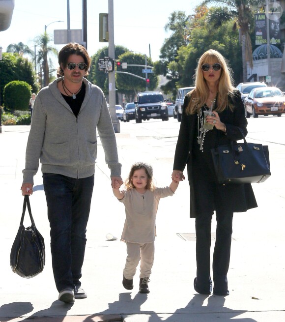 Rachel Zoe enceinte, son mari Rodger Berman et leur fils Skyler se promènent à Beverly Hills, le 27 novembre 2013.