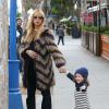 Rachel Zoe, enceinte, emmène son fils Skyler manger une crème glacée à West Hollywood, le 22 novembre 2013.