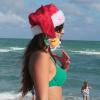 Claudia Romani, habillée d'un bikini, profite d'une belle après-midi sur une plage de Miami. Le 21 décembre 2013.
