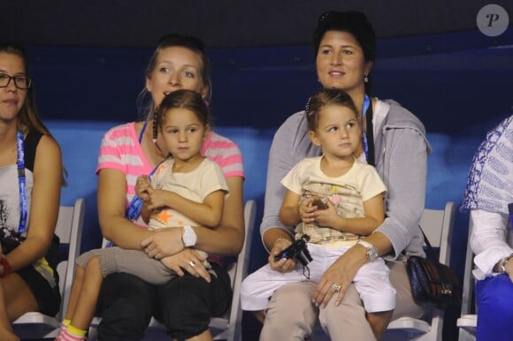 Mirka Vavrinec, la femme de Roger Federer avec leurs filles Myla et Charlene à Melbourne, le 12 janvier 2013.