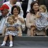Mirka Vavrinec, la femme de Roger Federer avec leurs filles Myla et Charlene à Wimbledon, le 8 juillet 2012.