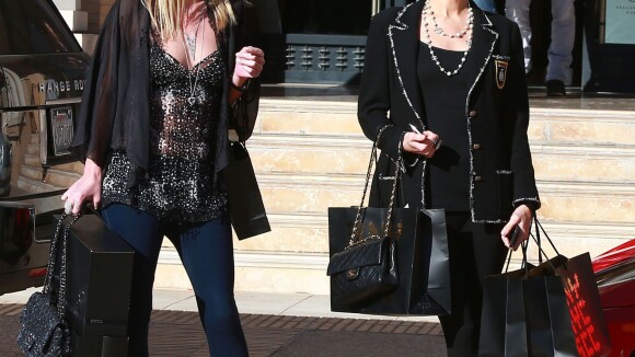 Paris et Nicky Hilton : Virée shopping intense pour les héritières bling-bling