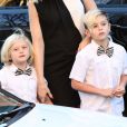 Gwen Stefani et ses deux garçons Kingston et Zuma, tous de noir et blanc vêtus, se rendent dans une église pour assister à la messe du réveillon. Los Angeles, le 24 décembre 2013.