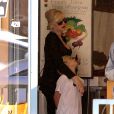 Gwen Stefani et son fils aîné Kingston se sont rendus dans une boulangerie à Beverly Hills. Le 26 décembre 2013.