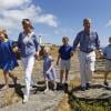 Le roi Philippe et la reine Mathilde de Belgique en vacances à l'Ile d'Yeu le 24 juillet 2013 avec leurs enfants Elisabeth, Gabriel, Emmanuel et Eleonore.