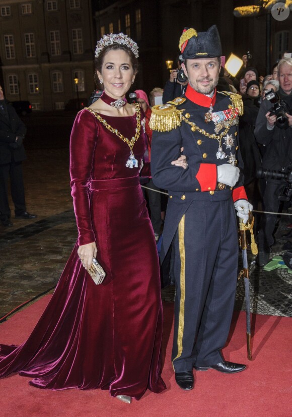 Le prince héritier Frederik et la princesse Mary de Danemark au palais Christian VII d'Amalienborg, à Copenhague, le 1er janvier 2014 pour le banquet du Nouvel An offert par la reine Margrethe II.