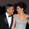 George Clooney et Julia Roberts lors du Costume Institute Gala au Metropolitan Museum à New York le 5 mai 2008