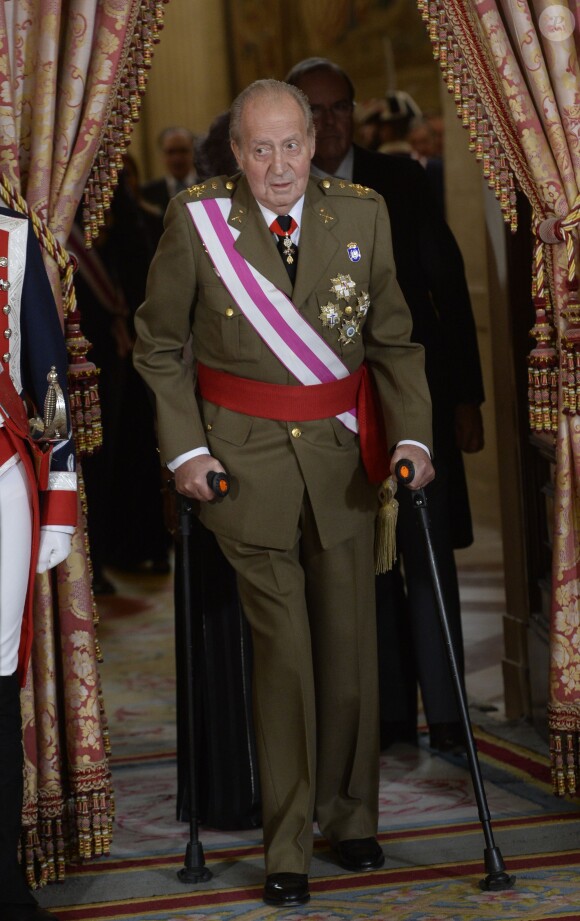 Le roi Juan Carlos Ier d'Espagne célébrait le 6 janvier 2014 à Madrid, avec la reine Sofia, le prince Felipe et la princesse Letizia, la Pâque militaire, dans un contexte de crise de confiance aggravée vis-à-vis de la monarchie.