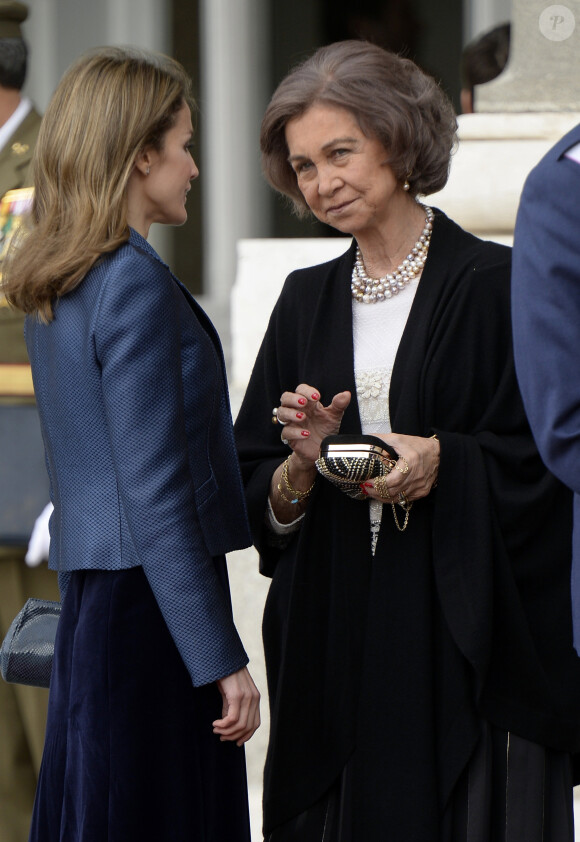 Le roi Juan Carlos Ier d'Espagne célébrait le 6 janvier 2014 à Madrid, avec la reine Sofia, le prince Felipe et la princesse Letizia, la Pâque militaire, dans un contexte de crise de confiance aggravée vis-à-vis de la monarchie.