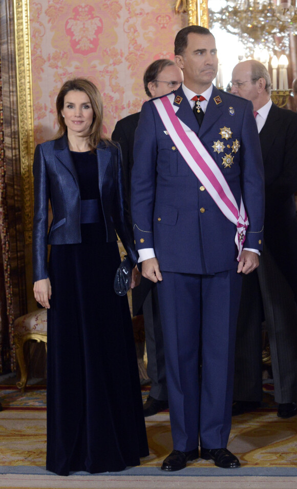 Le roi Juan Carlos Ier d'Espagne célébrait le 6 janvier 2014 à Madrid, avec la reine Sofia, le prince Felipe et la princesse Letizia, la Pâque militaire, dans un contexte de crise de confiance aggravée vis-à-vis de la monarchie.