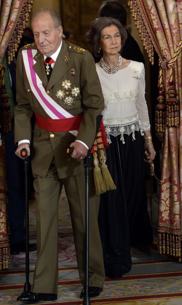 Le roi Juan Carlos Ier d'Espagne célébrait le 6 janvier 2014 à Madrid, avec la reine Sofia, le prince Felipe et la princesse Letizia, la Pâque militaire, dans un contexte de crise de confiance aggravée vis-à-vis de la monarchie.