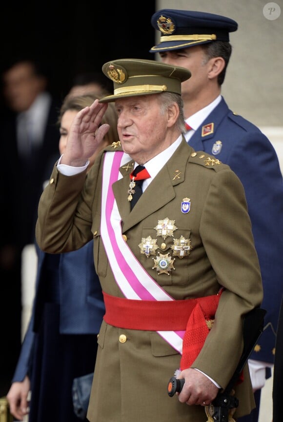 Le roi Juan Carlos Ier d'Espagne célébrait le 6 janvier 2014 à Madrid, avec la reine Sofia, le prince Felipe et la princesse Letizia, la Pâque militaire, dans un contexte de crise de confiance aggravée vis-à-vis de la monarchie.