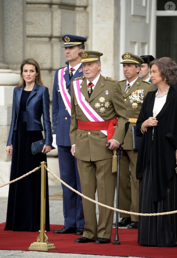 Le roi Juan Carlos Ier d'Espagne célébrait le 6 janvier 2014 à Madrid, avec la reine Sofia, le prince Felipe et la princesse Letizia, la Pâque militaire, dans un contexte de crise de confiance aggravée vis-à-vis de la monarchie.