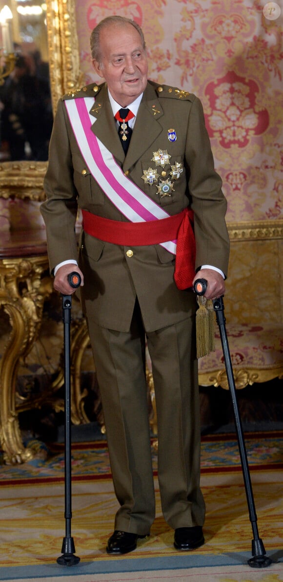 Le roi Juan Carlos Ier d'Espagne célébrait le 6 janvier 2014 à Madrid, avec la reine Sofia, le prince Felipe et la princesse Letizia, la Pâque militaire, dans un contexte de crise de confiance aggravée vis-à-vis de la monarchie.