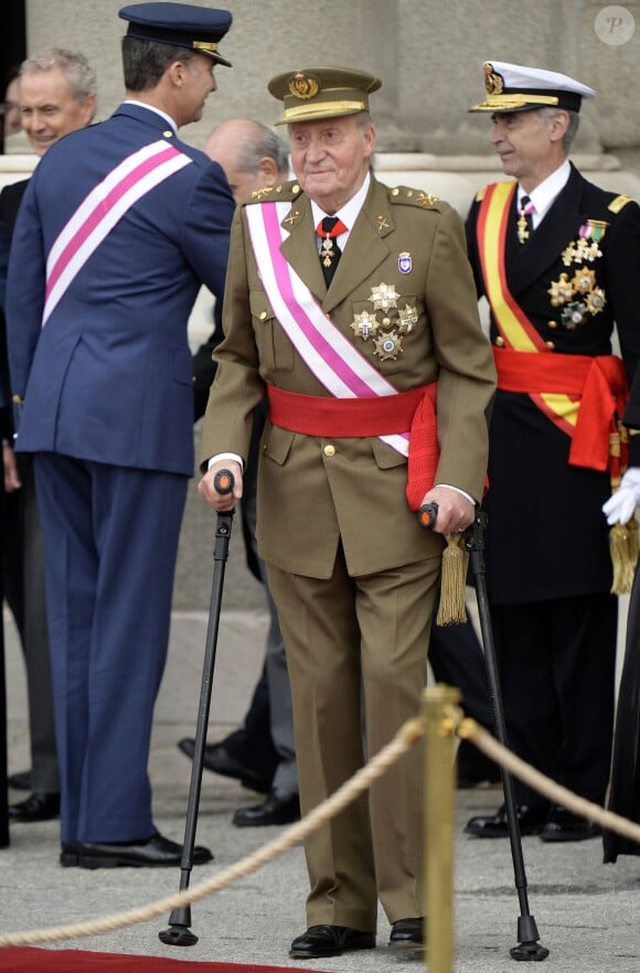 Le roi Juan Carlos Ier d'Espagne célébrait le 6 janvier 2014 à Madrid, avec la reine Sofia, le prince Felipe et la princesse Letizia, la Pâque militaire, dans un contexte de crise de confiance aggravée vis-à-vis de la monarchie.
