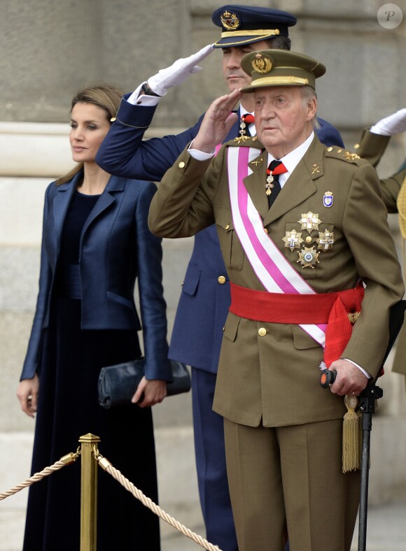 Le roi Juan Carlos Ier d'Espagne célébrait le 6 janvier 2014 à Madrid, avec la reine Sofia, le prince Felipe et la princesse Letizia, la Pâque militaire, dans un contexte de crise de confiance aggravée vis-à-vis de la monarchie.
