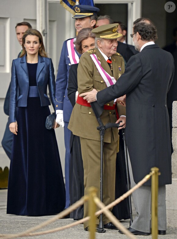 Secondé par la reine Sofia, le prince Felipe et la princesse Letizia, le roi Juan Carlos Ier d'Espagne célébrait le 6 janvier 2014 à Madrid la Pâque militaire, dans un contexte de crise de confiance aggravée vis-à-vis de la monarchie.