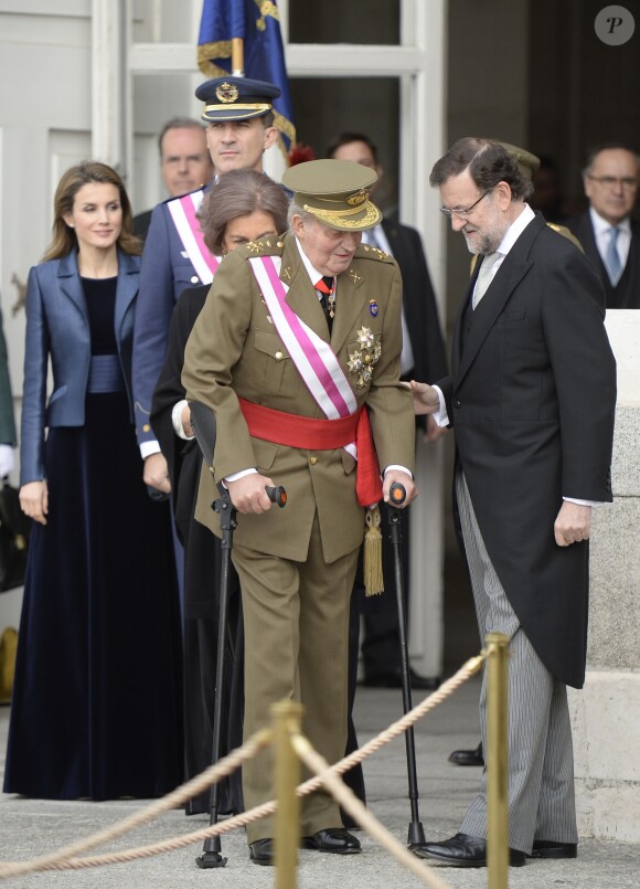 Secondé par la reine Sofia, le prince Felipe et la princesse Letizia, le roi Juan Carlos Ier d'Espagne célébrait le 6 janvier 2014 à Madrid la Pâque militaire, dans un contexte de crise de confiance aggravée vis-à-vis de la monarchie.