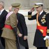 Secondé par la reine Sofia, le prince Felipe et la princesse Letizia, le roi Juan Carlos Ier d'Espagne célébrait le 6 janvier 2014 à Madrid la Pâque militaire, dans un contexte de crise de confiance aggravée vis-à-vis de la monarchie.