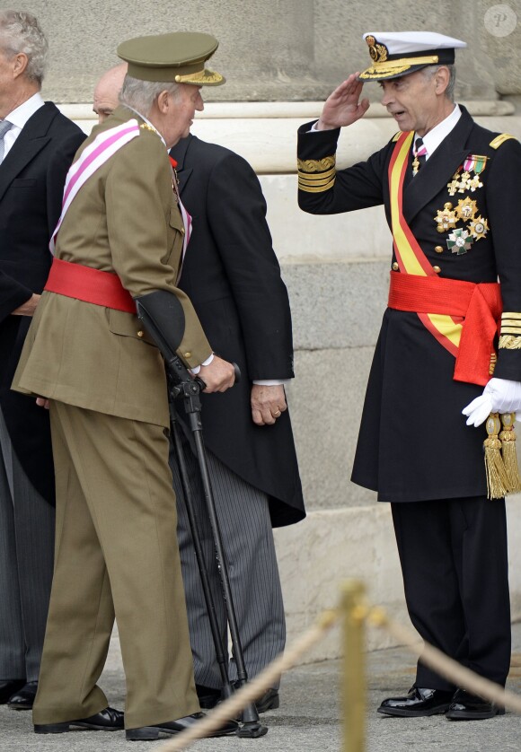 Secondé par la reine Sofia, le prince Felipe et la princesse Letizia, le roi Juan Carlos Ier d'Espagne célébrait le 6 janvier 2014 à Madrid la Pâque militaire, dans un contexte de crise de confiance aggravée vis-à-vis de la monarchie.