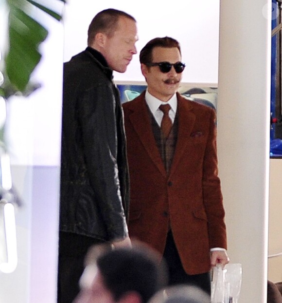 Johnny Depp dans un look rétro pour le tournage de Mortdecai à Los Angeles, le 6 janvier 2013.