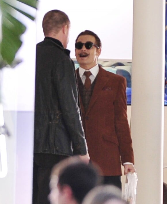 Johnny Depp dans un look rétro pour le tournage de Mortdecai à Los Angeles, le 6 janvier 2013.