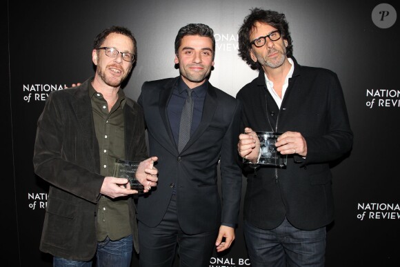 Ethan Coen, Oscar Isaac et Joel Coen lors des National Board of Review Awards 2014 à New York le 7 janvier 2014.
