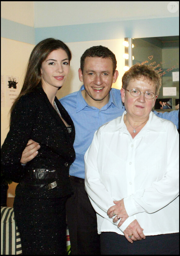 Dany Boon, sa femme Yael et sa mère Danièle, à l'Olympia, le 1er décembre 2004.