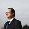 Le président Francois Hollande en visite sur la base aérienne de Creil le 8 janvier 2013. Le président fait la Une du magazine Closer ce 10 janvier, qui révèle une idylle supposée avec la comédienne Julie Gayet