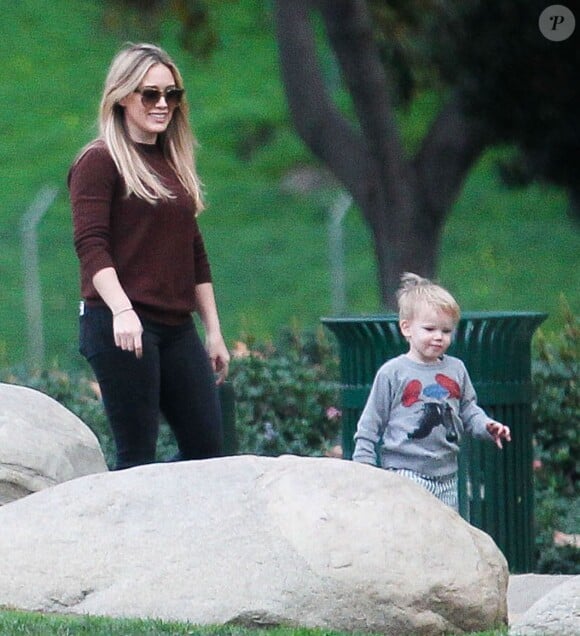 Hilary Duff et son fils Luca à Los Angeles, le 7 janvier 2014.