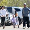 L'acteur Matthew McConaughey et son épouse Camila Alves font leur footing en famille, le jeudi 2 janvier 2014 à Malibu.
