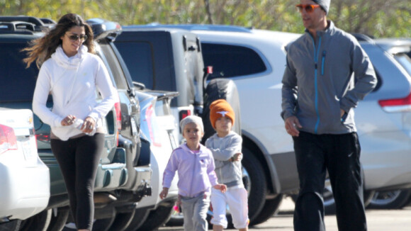 Matthew McConaughey et Camila : Petit footing avec leurs adorables bambins