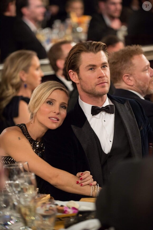 Chris Hemsworth et sa femme Elsa Pataky tendrement complices pendant le dîner des Golden Globe Awards au Beverly Hilton, Beverly Hills, Los Angeles,le 12 janvier 2014.