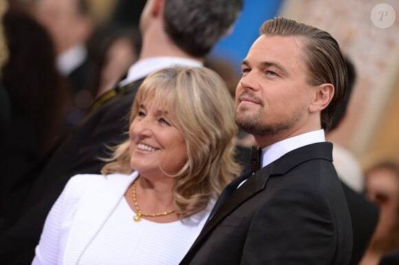Leonardo DiCaprio et sa maman lors des Golden Globe Awards au Beverly Hilton de Beverly Hills, Los Angeles, le 12 janvier 2014.