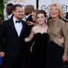 Leonardo DiCaprio, Emma Thompson et sa fille Gaia Romilly Wise lors des Golden Globe Awards au Beverly Hilton de Beverly Hills, Los Angeles, le 12 janvier 2014.