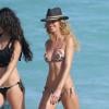 Olga Kent profite d'une journée ensoleillée sur une plage de Miami. Le 12 janvier 2014.