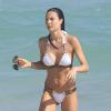 Julia Pereira profite d'une belle journée sur une plage de Miami, le 11 janvier 2014.