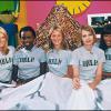 Kate Moss, entourée d'Amber Valletta, Lorraine, Lidija et Naomi Campbell lors d'une émission britannique en 1993