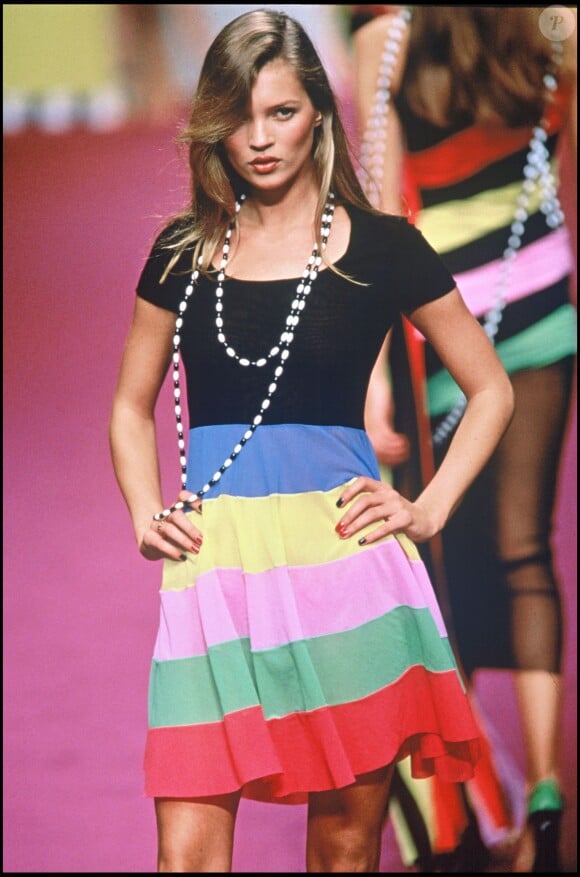 En 1995, Kate Moss est sur tous les podiums et monopolise l'attention des plus grands noms de la mode