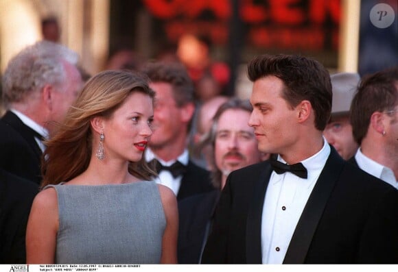 Kate Moss et Johnny Depp montent les marches du festival de Cannes en 1997