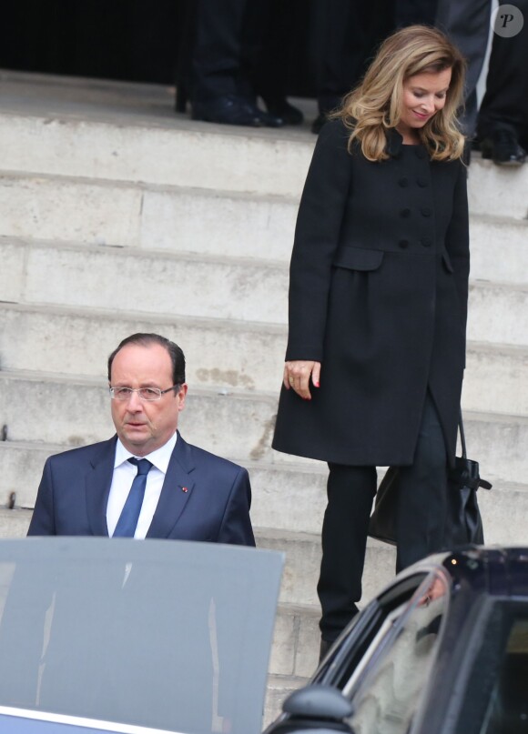 François Hollande et Valérie Trierweiler lors des obsèques de Patrice Chereau en l'église Saint-Sulpice à Paris le 16 octobre 2013