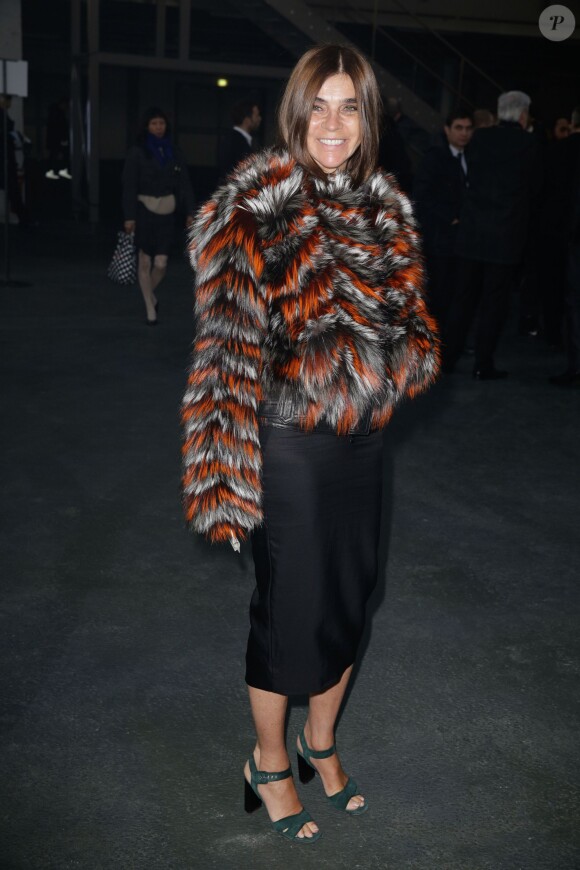 Carine Roitfeld arrive à la Halle Freyssinet pour le défilé Givenchy automne-hiver 2014-2015. Paris, le 17 janvier 2014.