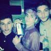 Rocco pose avec des amis, tenant de l'alcool, sur Instagram, le 5 janvier 2014.