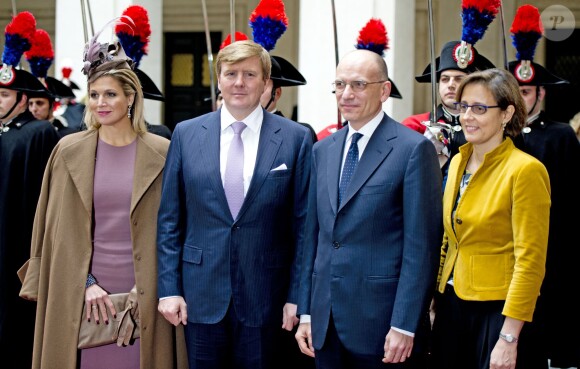 Visite officielle le 23 janvier 2014 du roi Willem-Alexander et de la reine Maxima des Pays-Bas en Italie, ici reçus à Rome au palais Chigi par le Premier ministre Enrico Letta et son épouse Gianna Fregonara.