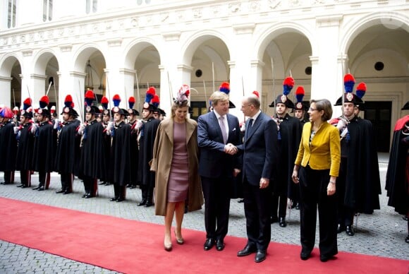 Visite officielle inaugurale du roi Willem-Alexander et de la reine Maxima des Pays-Bas en Italie le 23 janvier 2014, reçus à Rome au palais Chigi par le Premier ministre Enrico Letta et son épouse Gianna Fregonara.