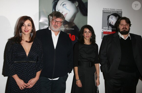 Valentina Lodovini, Carlo Mazzacurati, Giuseppe Battiston et Fadila Belkebla lors de la cérémonie d'ouverture du festival du film italien à Paris le 12 novembre 2008